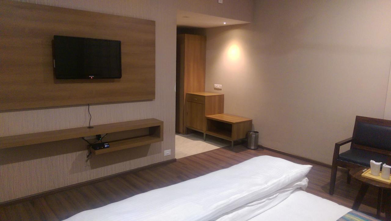 The Premier Hotel Кота Экстерьер фото
