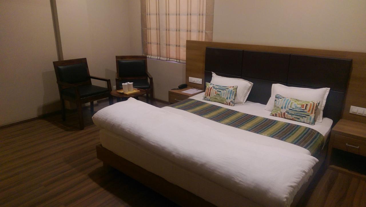 The Premier Hotel Кота Экстерьер фото